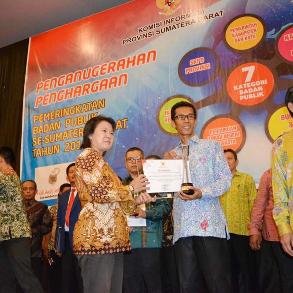 PENGHARGAAN KETERBUKAAN INFORMASI PUBLIK TAHUN 2016